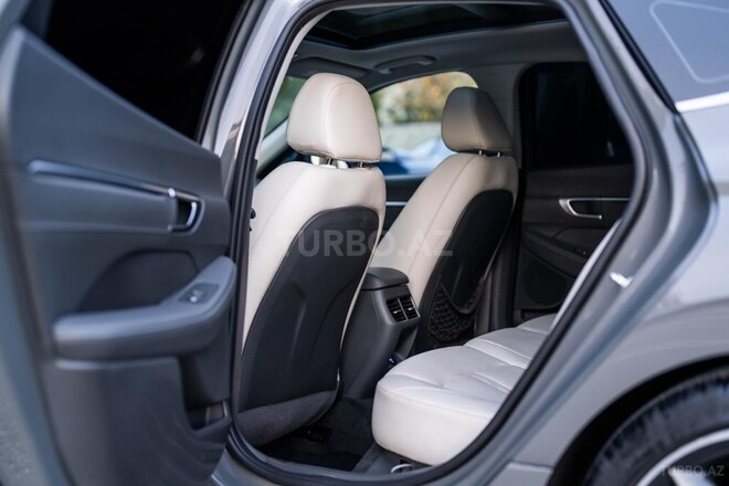 Hyundai Sonata-14