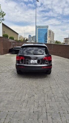Audi Q7-4
