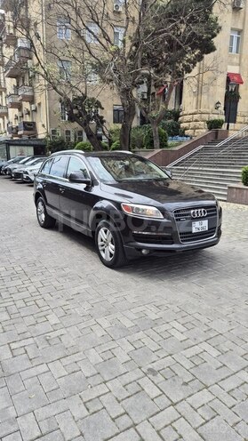 Audi Q7-3