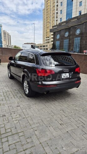 Audi Q7-5