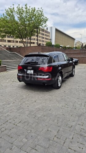 Audi Q7-6