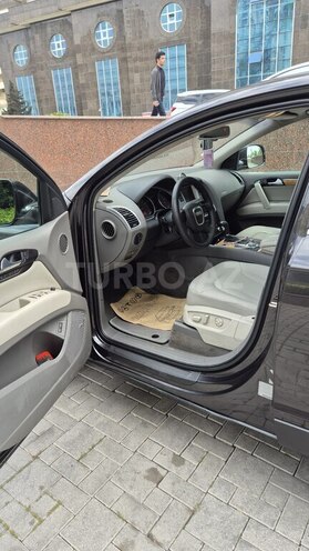 Audi Q7-8