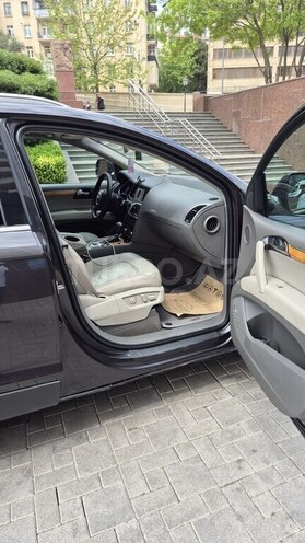 Audi Q7-10