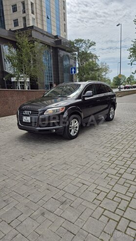 Audi Q7-12