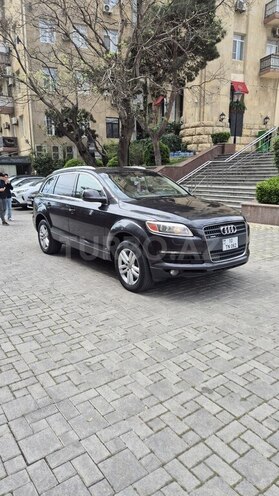 Audi Q7-11