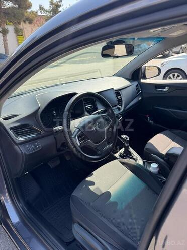 Hyundai Accent-6