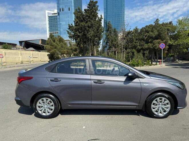 Hyundai Accent-7