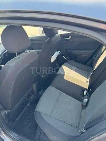 Hyundai Accent-4