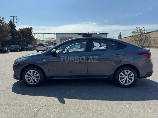 Hyundai Accent-2