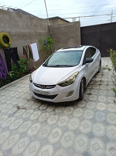 Hyundai Elantra-2