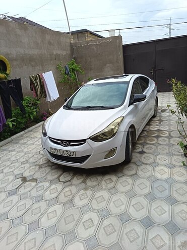 Hyundai Elantra-1