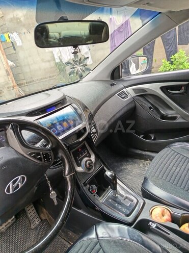 Hyundai Elantra-4