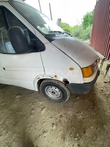 Ford Transit-3