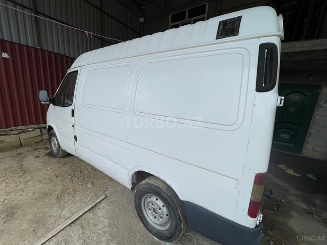 Ford Transit-5