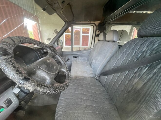 Ford Transit-8