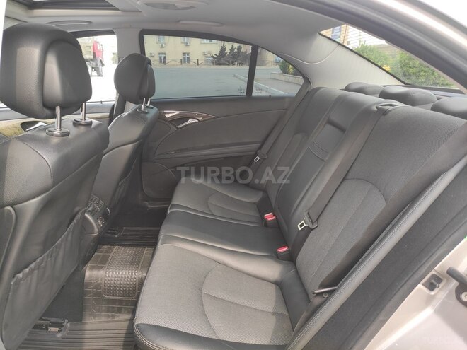 Mercedes E 220-17