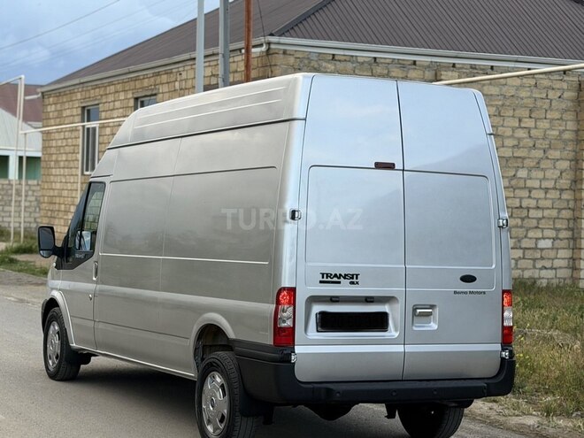Ford Transit-4