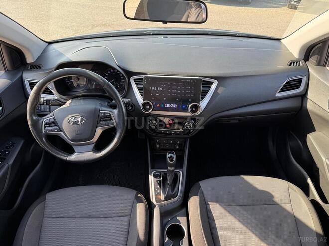 Hyundai Accent-10