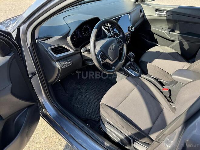 Hyundai Accent-16