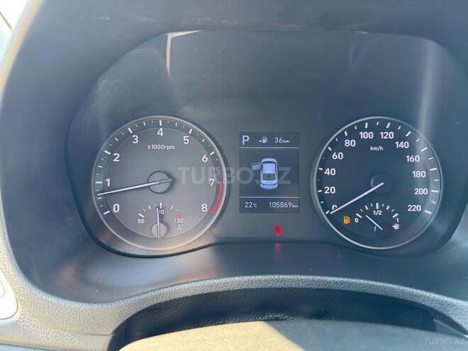 Hyundai Accent-11
