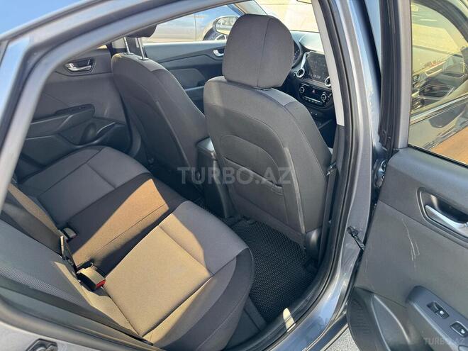 Hyundai Accent-13