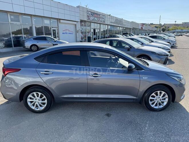 Hyundai Accent-7