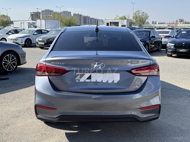 Hyundai Accent-4