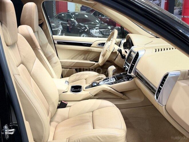 Porsche Cayenne-13