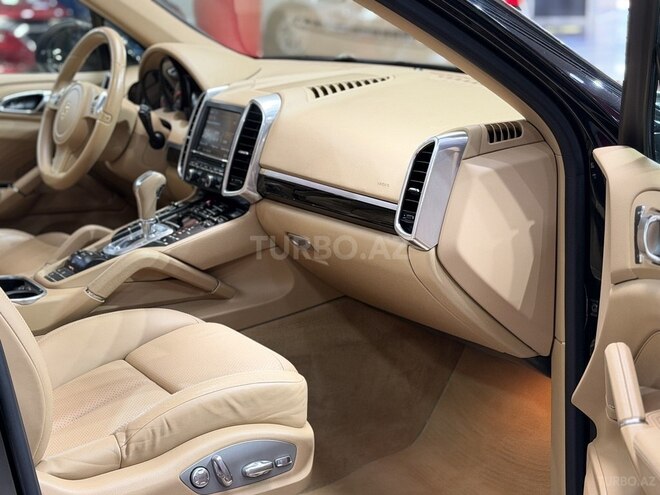Porsche Cayenne-12