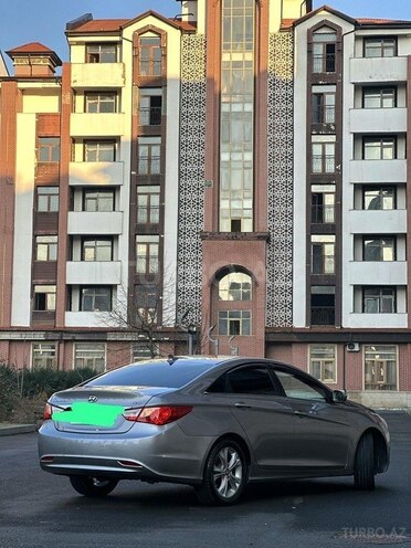 Hyundai Sonata-15