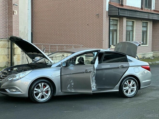 Hyundai Sonata-12