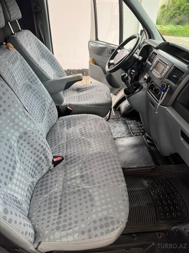 Ford Transit-12
