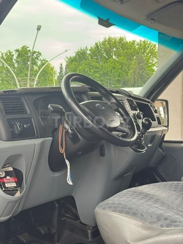 Ford Transit-10