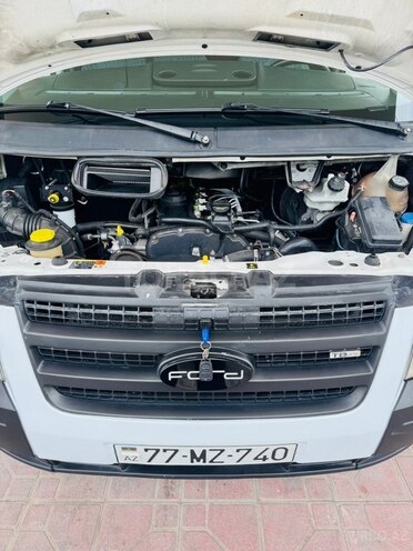 Ford Transit-14