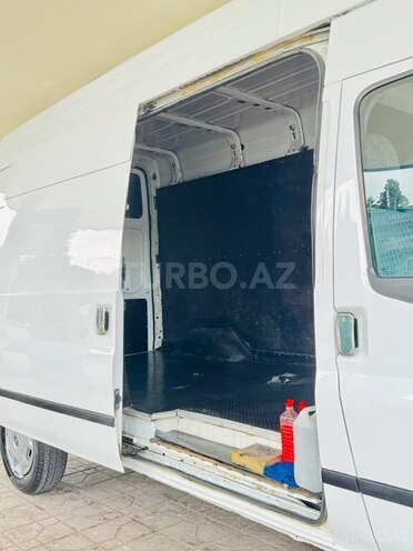 Ford Transit-9