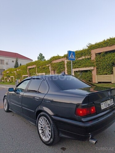 BMW 323-7