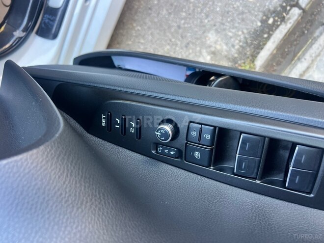 Toyota Camry-14