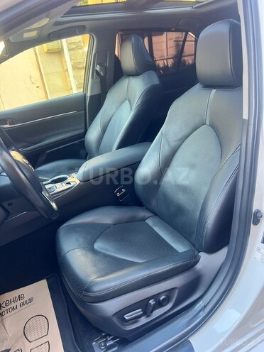 Toyota Camry-12
