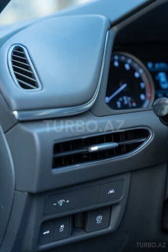Hyundai Sonata-16