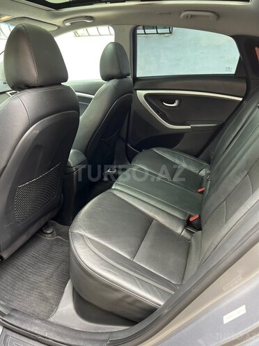 Hyundai Elantra-9