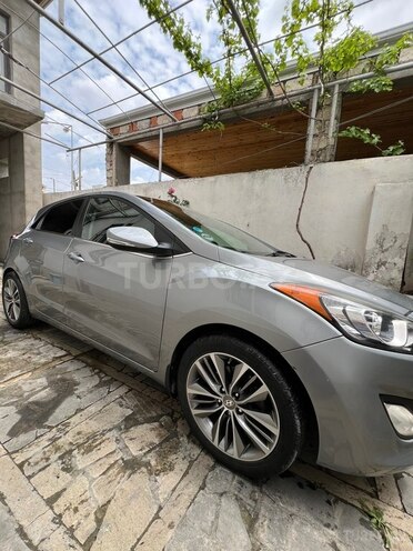 Hyundai Elantra-4