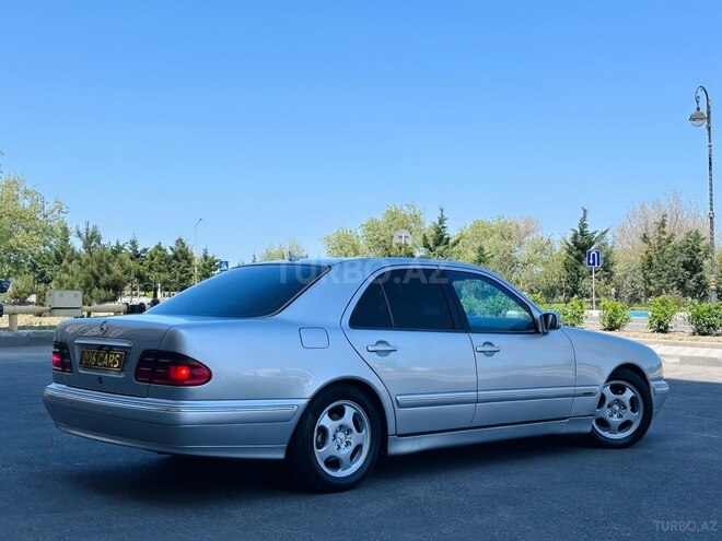 Mercedes E 220-2