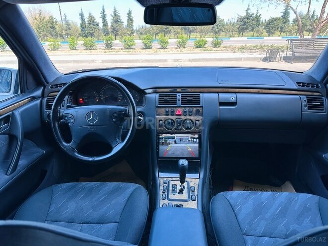 Mercedes E 220-8