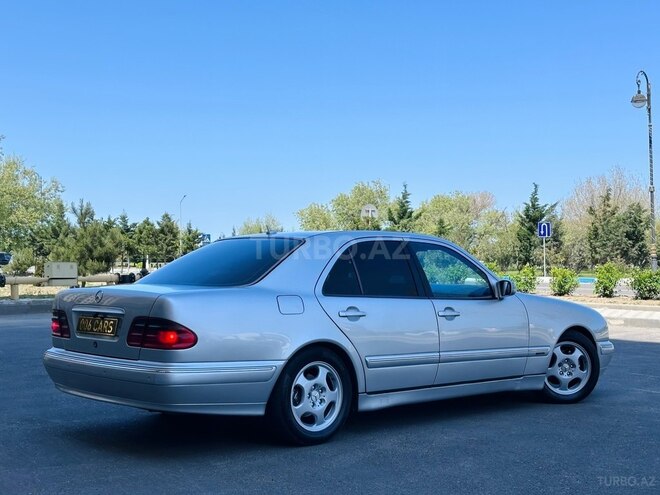 Mercedes E 220-3