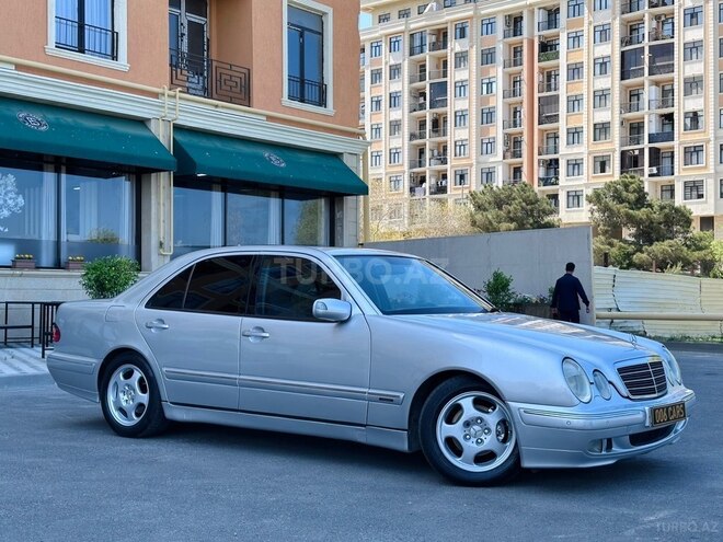 Mercedes E 220-10