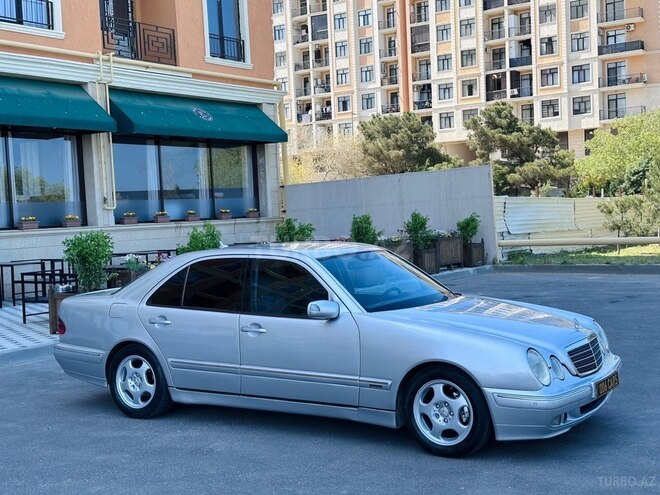 Mercedes E 220-28