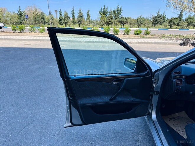 Mercedes E 220-18