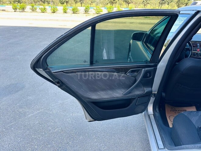 Mercedes E 220-16