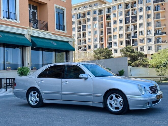 Mercedes E 220-27