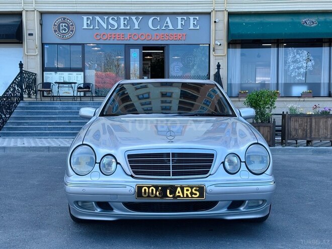 Mercedes E 220-26